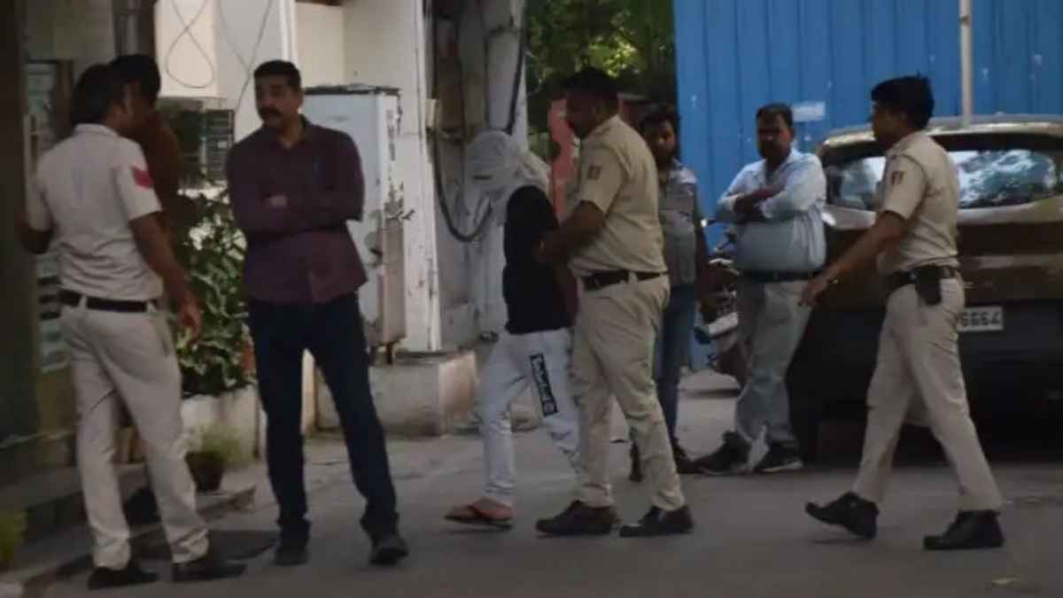 दिल्ली में दरिंदगी: IRS अफसर की बेटी के साथ हैवानियत, पोस्टमॉर्टम रिपोर्ट देख डॉक्टरों की भी रूह कांपी JusticeForVictim