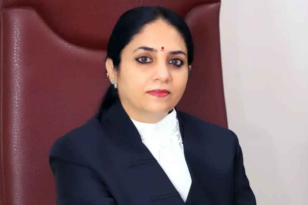 केजरीवाल की मांग पर दिल्ली हाई कोर्ट का करारा प्रहार! जज ने कहा- ‘निराधार आरोपों से नहीं झुकती न्यायपालिका’ Justice Swarn Kanta Sharma