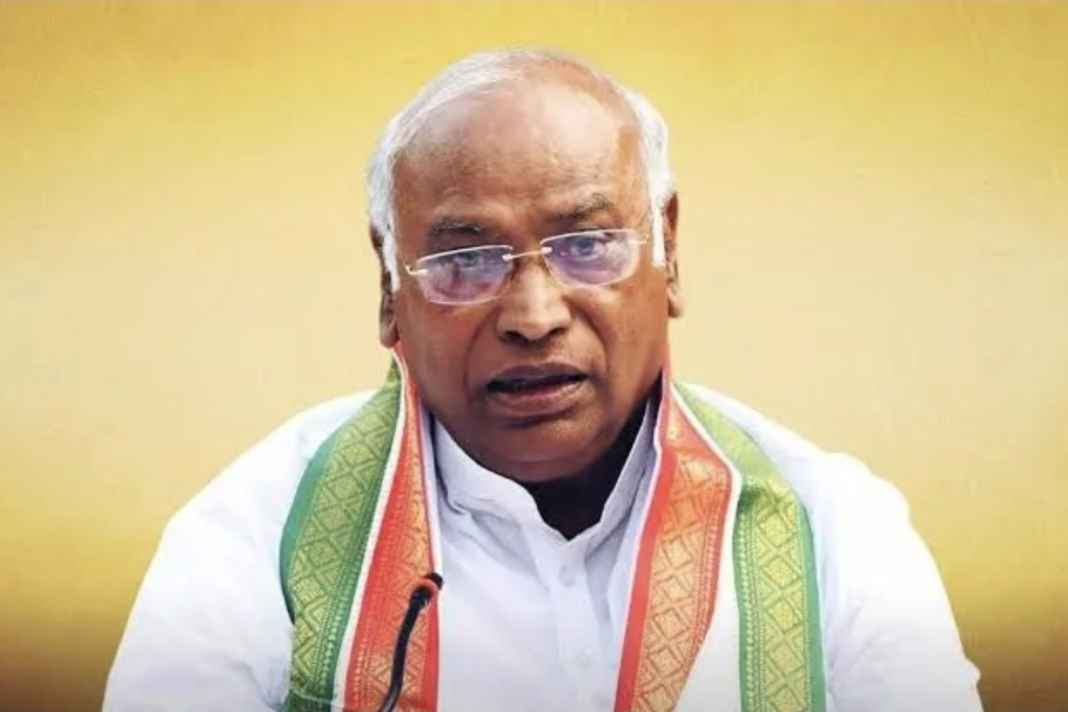 मल्लिकार्जुन खरगे के ‘आतंकवादी’ वाले बयान पर मचा बवाल, भाजपा ने बोला कांग्रेस पर तीखा हमला Kharge