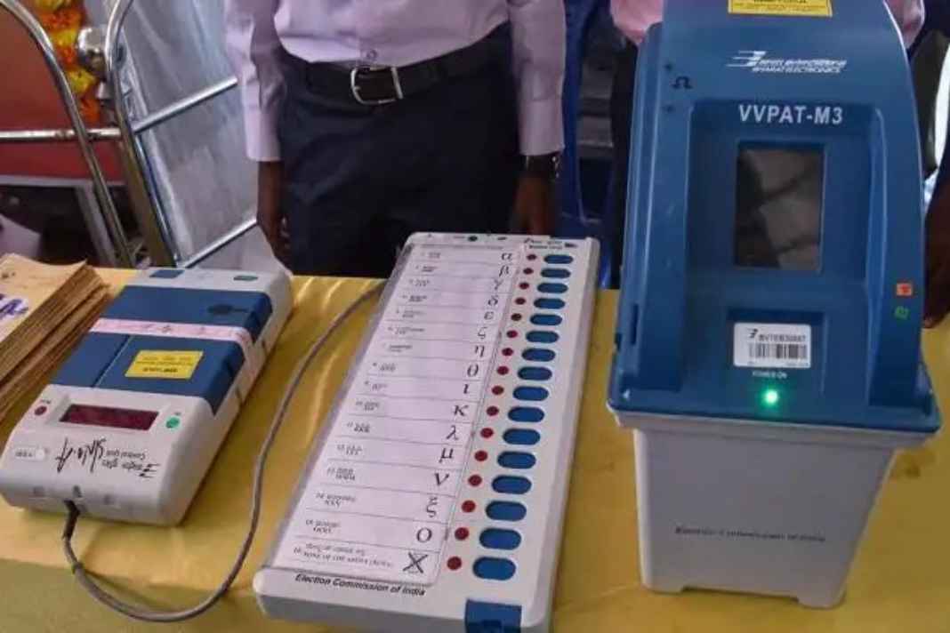 EVM बटन पर इत्र या गोंद लगाया तो सीधी कानूनी कार्रवाई, चुनाव आयोग की सख्त चेतावनी; बंगाल और तमिलनाडु में कल पहले चरण का मतदान Kolkata West Bengal
