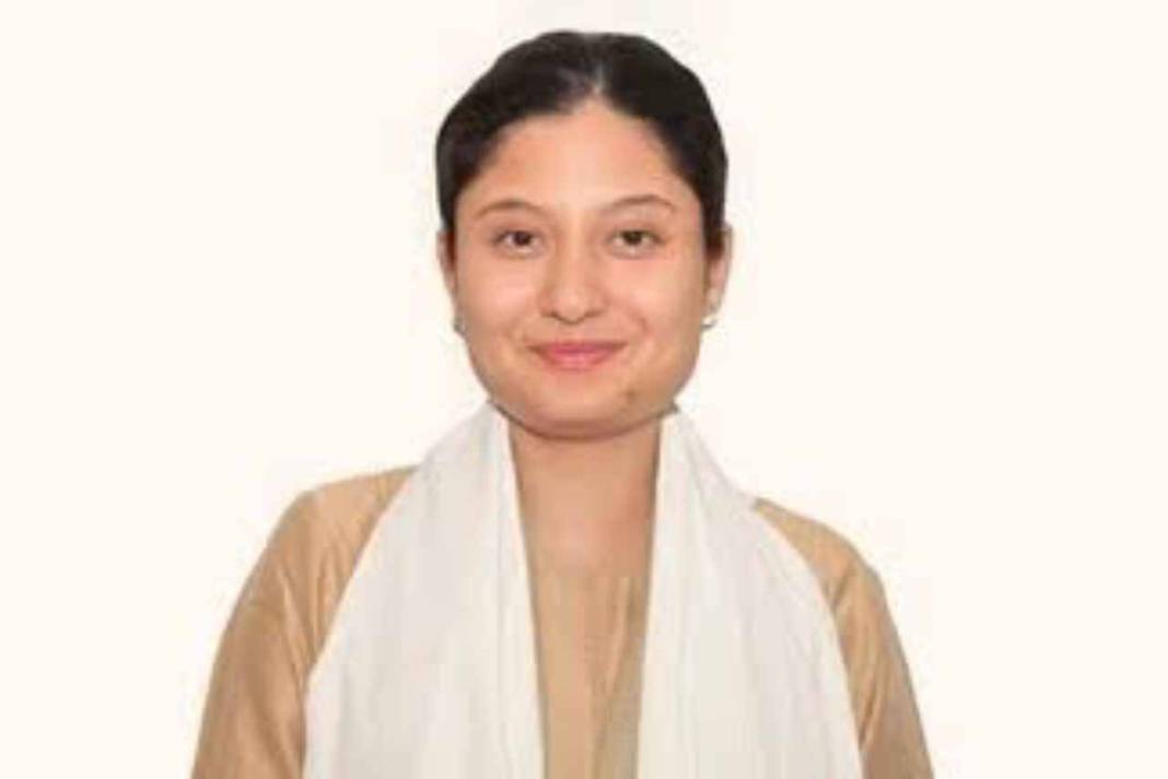 असम चुनाव में बड़ा बवाल: CM हिमंत बिस्वा सरमा से भिड़ी 27 साल की लड़की, जानें बीफ विवाद का पूरा सच! Kunki Chaudhary