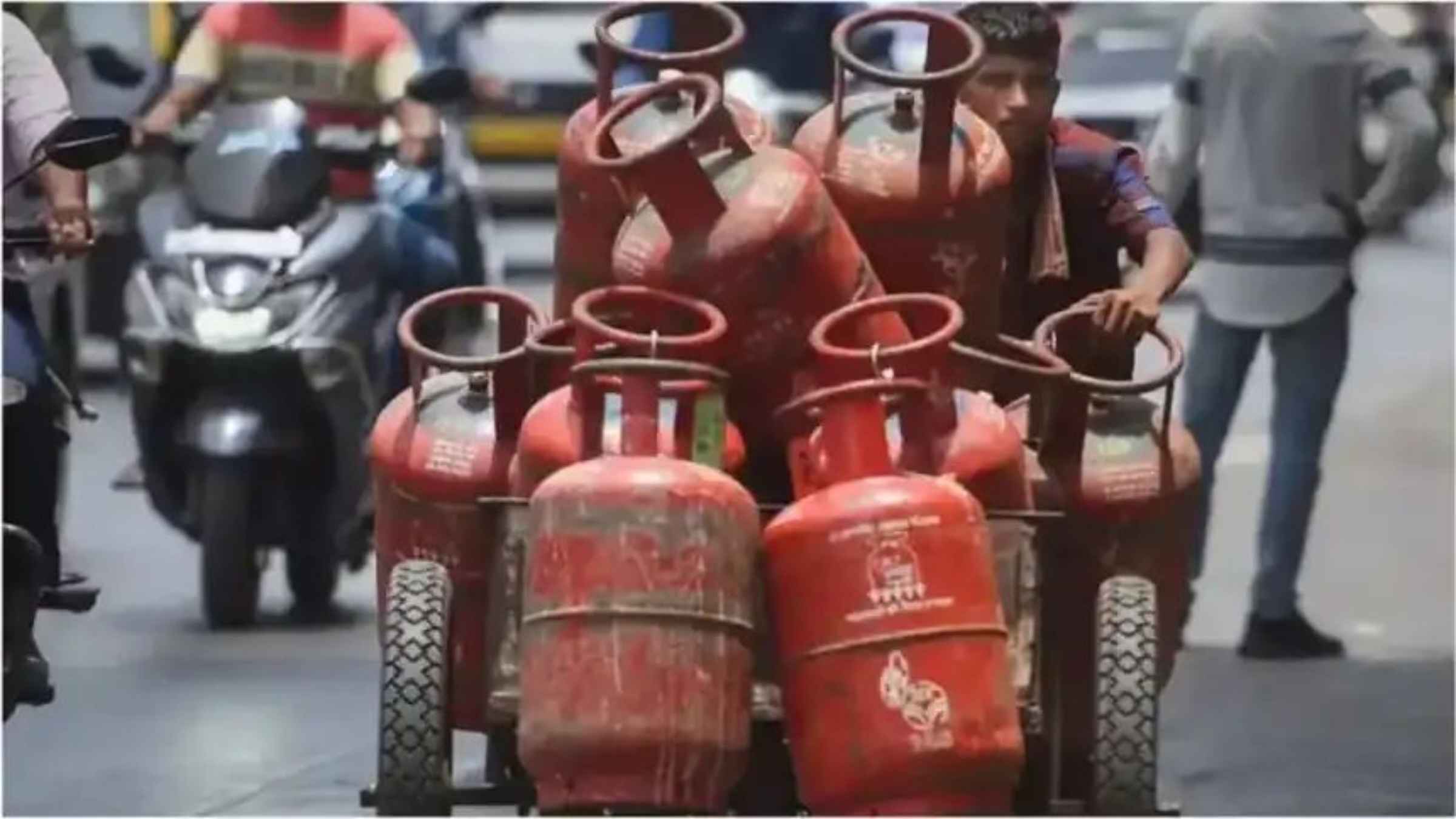 LPG Price Alert: क्या 1 मई से बदल जाएंगे रसोई गैस के दाम? ईरान युद्ध के बीच सरकार ने दिया बड़ा बयान LPG Price Gas Cylinder Rate