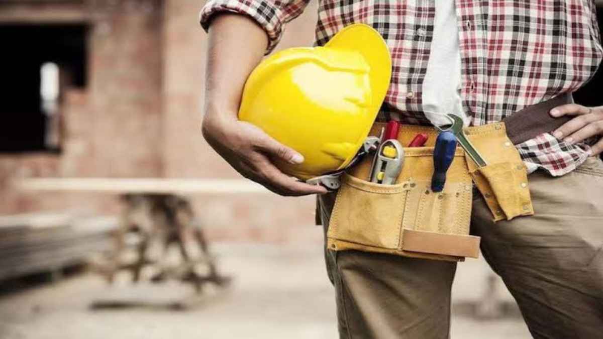 नौकरीपेशा लोगों की चांदी! अब छुट्टियों के बदले मिलेगा मोटा पैसा, नए लेबर कोड ने बदल दी लीव एनकैशमेंट की पूरी कहानी Labor Bill