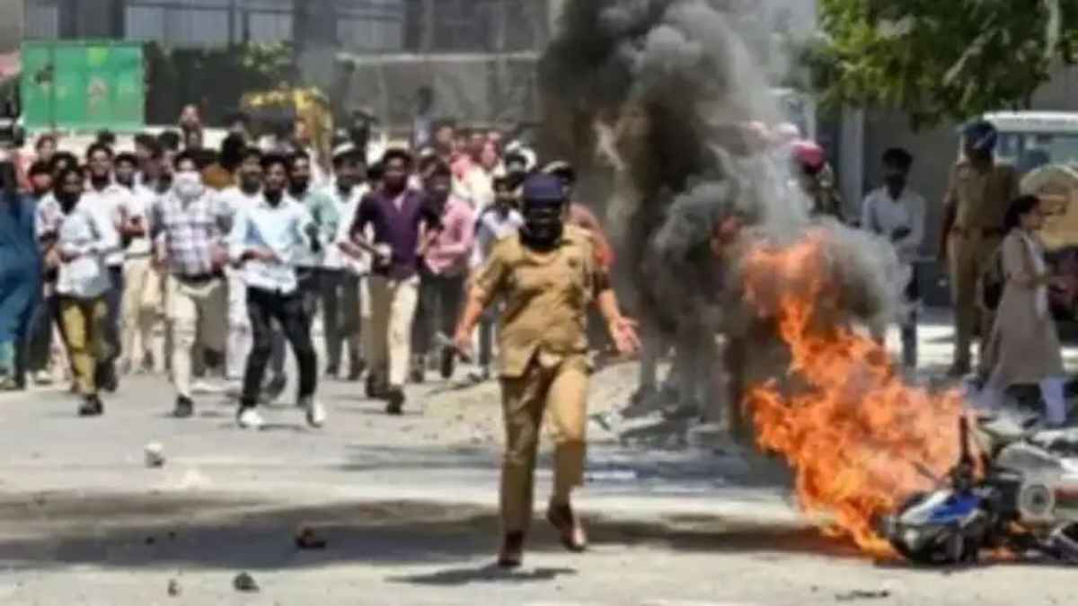 श्रमिक हिंसा में बड़ा खुलासा: 3 महिलाओं के वाट्सएप चैट से खुलेगा खौफनाक साजिश का सबसे गहरा राज! Labor violence