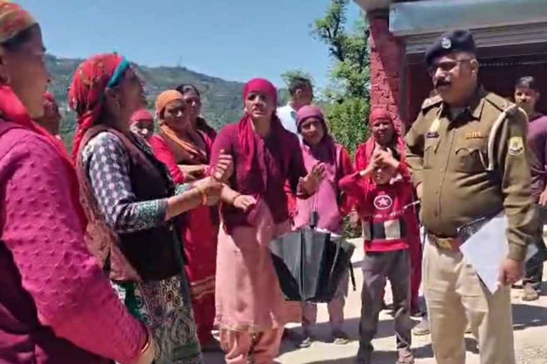 मंडी: ‘रोजगार चाहिए, शराब नहीं’, हिमाचल दिवस पर सराज की महिलाओं ने सरकार के खिलाफ खोला मोर्चा Liquor Protest