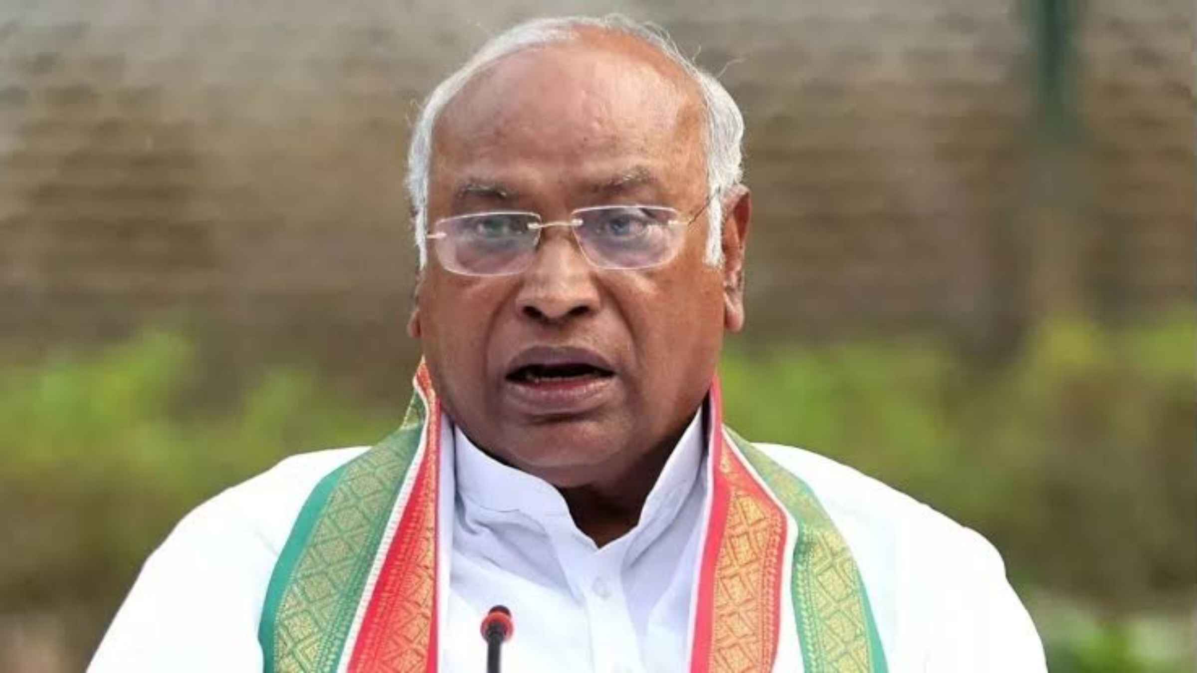 खरगे पर FIR को CM सुक्खू ने बताया चुप कराने की साजिश, बोले- कांग्रेस डरने वाली नहीं; भाजपा पर लगाए विरोध में नाकामी के आरोप Mallikarjun Kharge