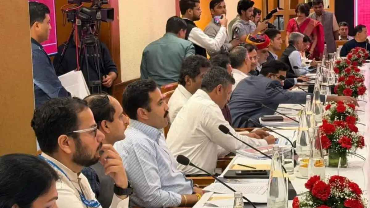 हिमाचल के शहरों का बदलेगा चेहरा: दिल्ली में विक्रमादित्य सिंह ने फंसाया 1200 करोड़ का बड़ा दांव, जानिए क्या है पूरा प्लान Minister Vikramaditya Singh