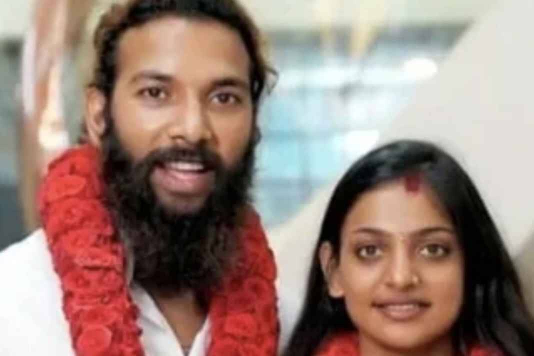 महाकुंभ की वायरल गर्ल मोनालिसा की शादी पर मंडराया संकट, NHRC ने दिए उम्र की जांच के सख्त आदेश Monalisas marriage in trouble