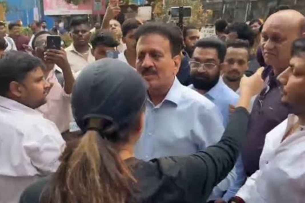 मंत्री गिरीश महाजन को ‘गेट आउट’ कहने वाली महिला पर भड़के BJP नेता, बोले- भाषा अनुचित थी लेकिन गुस्सा स्वाभाविक Mumbai Maharashtra