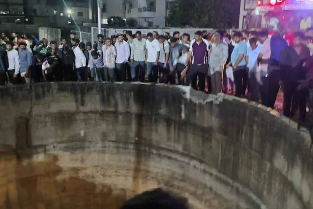 नासिक में दर्दनाक हादसा: कुएं में गिरी बेकाबू कार, एक ही परिवार के 9 लोगों की मौत Nasik Accident