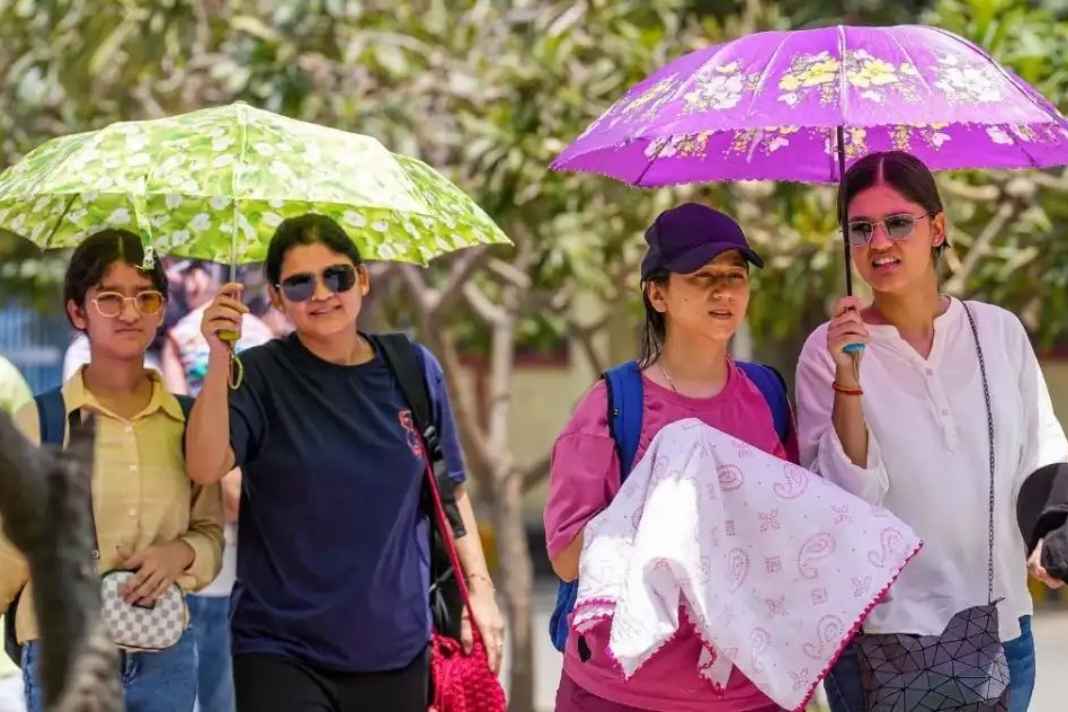 दिल्ली में लू का अलर्ट: 48 घंटे भारी पड़ेंगे, पारा 41 डिग्री तक जाने की चेतावनी, IMD ने दी ये खास सलाह New Delhi 6