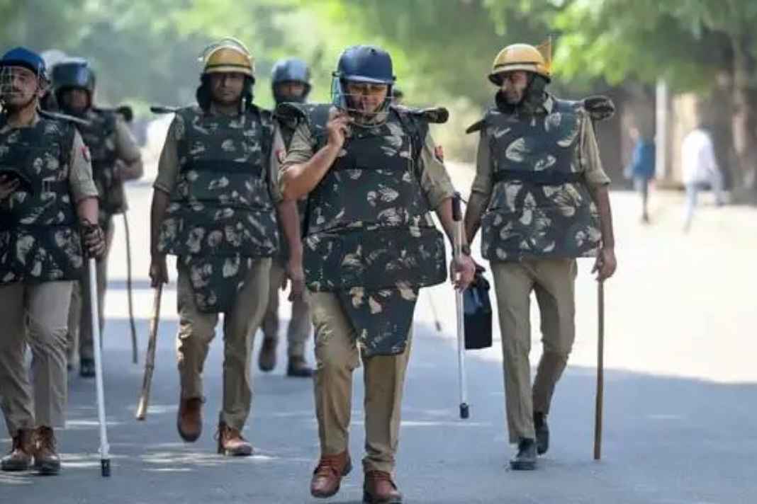 नोएडा हिंसा का बड़ा खुलासा: 66 गिरफ्तारों में से 45 मजदूर नहीं, यूपी सरकार ने बताया- बाहरी तत्वों ने रची थी अर्थव्यवस्था को नुकसान पहुंचाने की साजिश Noida Violence UP News
