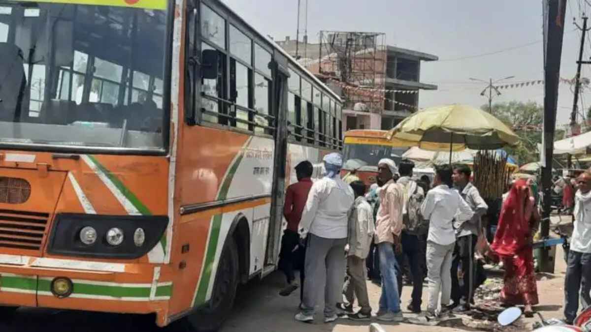 मैनपुरी में यात्रियों की फजीहत: PM मोदी के कार्यक्रम में भेजी गईं 50 बसें, डिपो खाली होने से दिनभर भटकते रहे लोग PMModiVisit