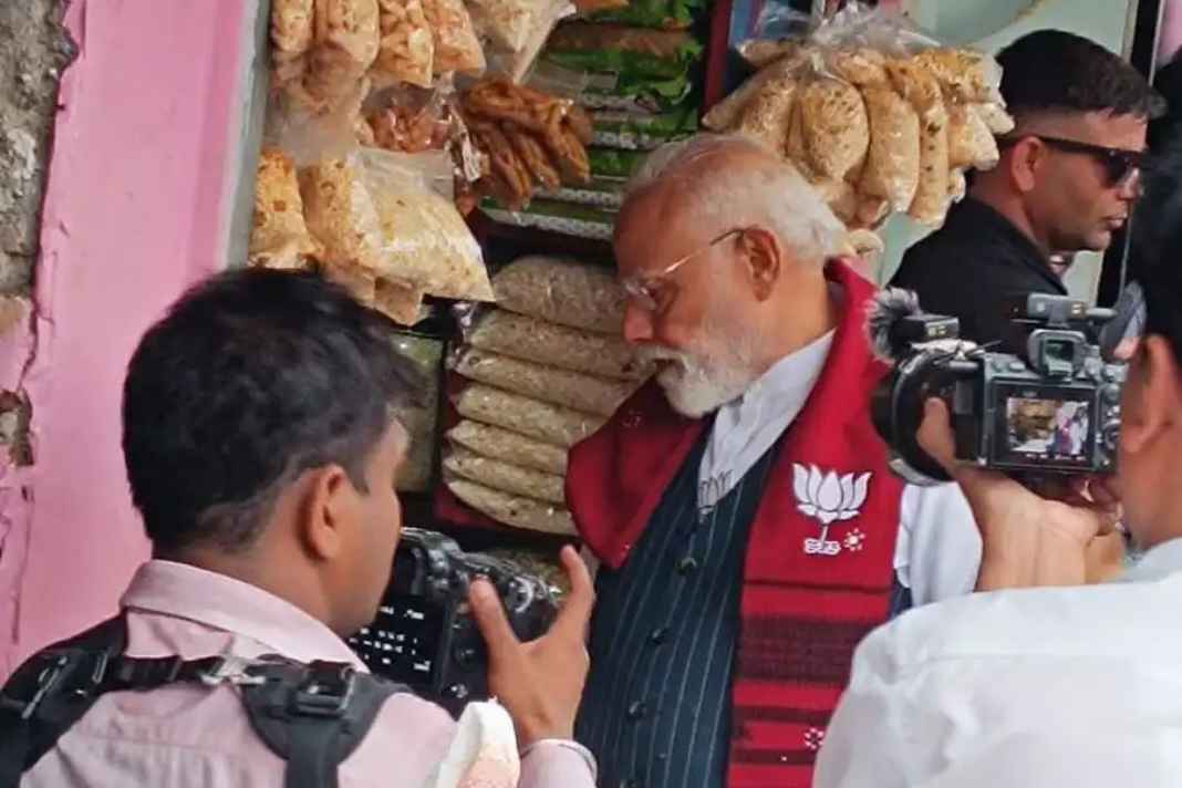 PM ate Jhalmuri