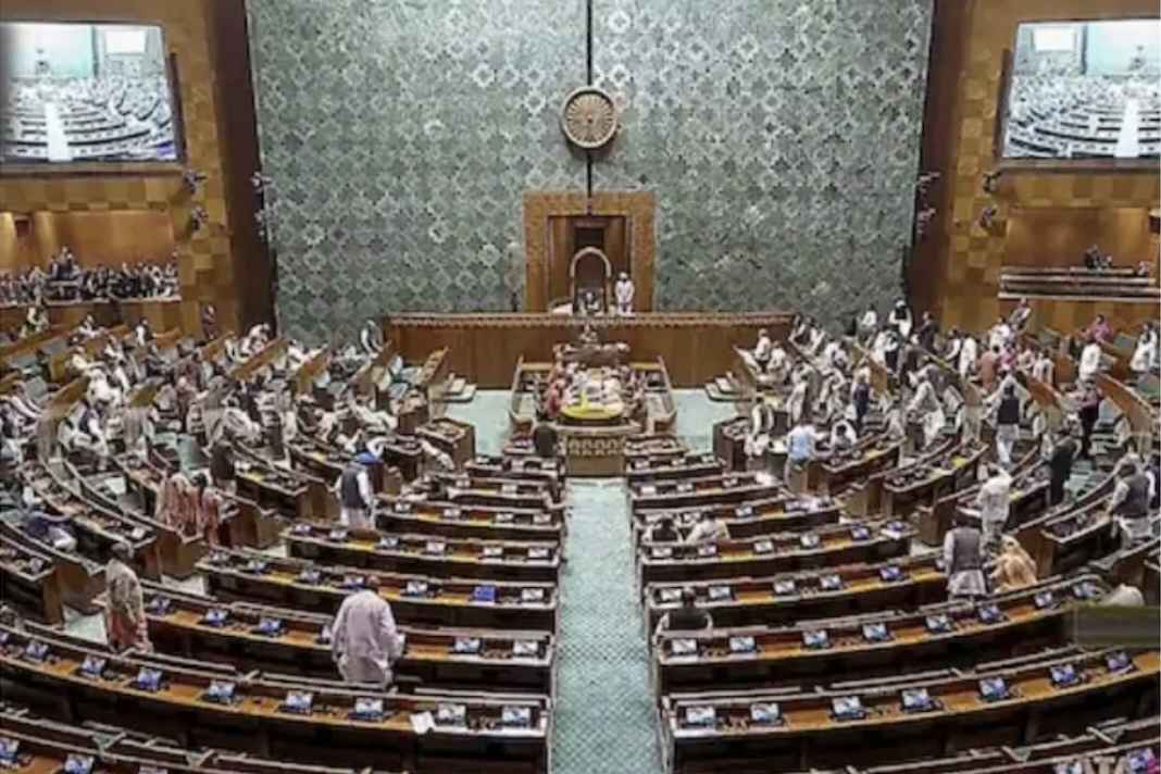 महिला आरक्षण पर संसद में घमासान: पीएम मोदी का बड़ा दांव, क्या विपक्ष रोक पाएगा यह ऐतिहासिक बिल? Parliament Special Session LIVE