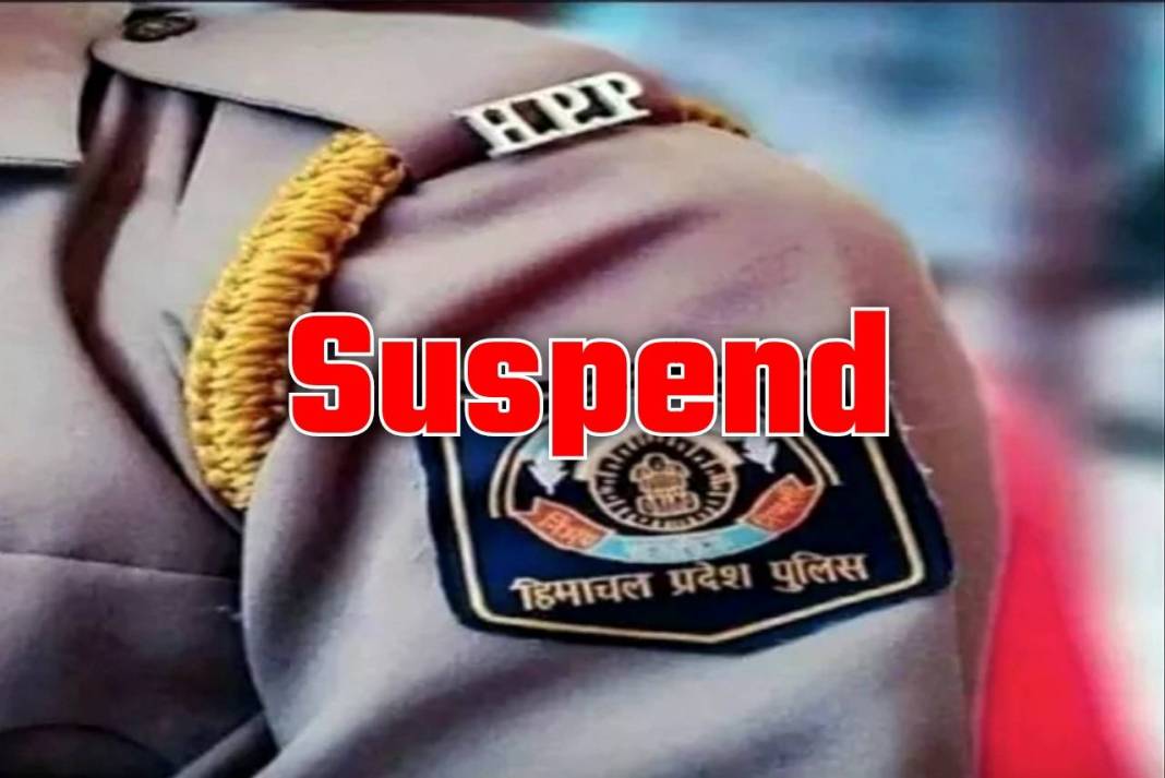 रक्षक ही बने भक्षक! हिमाचल पुलिस के दो कांस्टेबल ‘चिट्टा’ तस्करों से मिले, भोरंज थाने में मचा हड़कंप PosterMaker_01042026_104530