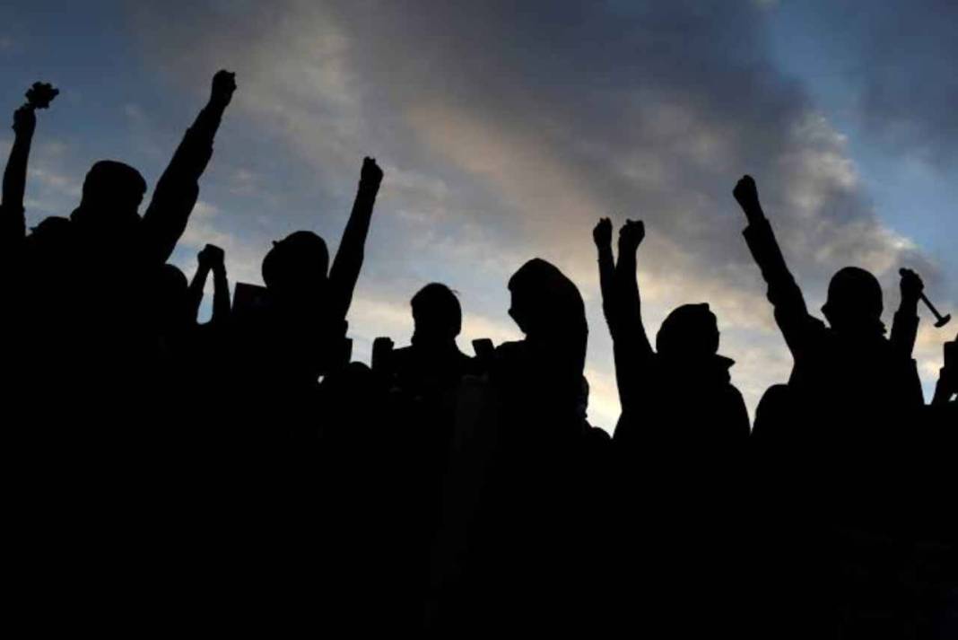 Himachal Teachers Promotion: शिक्षकों को पदोन्नति की खुशखबरी तो मिली, पर घर से 300 KM दूर मिली पोस्टिंग, बढ़ा विवाद Protest