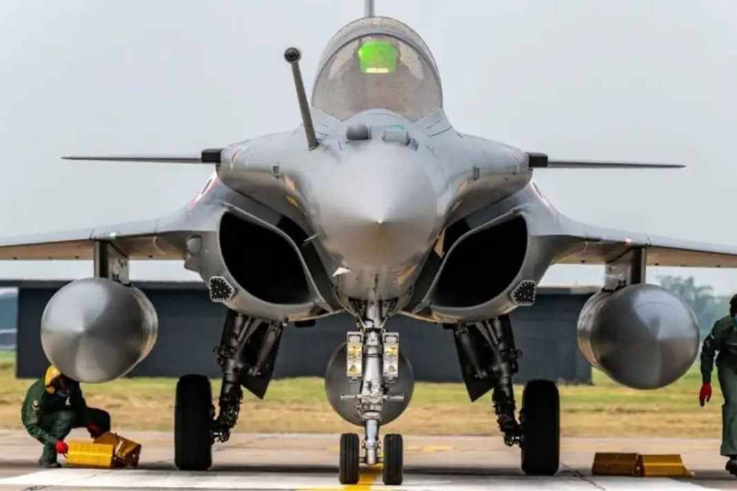राफेल डील में भारत की शर्त: स्वदेशी मिसाइलों के लिए खुलना होगा कोड, फ्रांस के सामने बड़ी चुनौती Rafale India defense