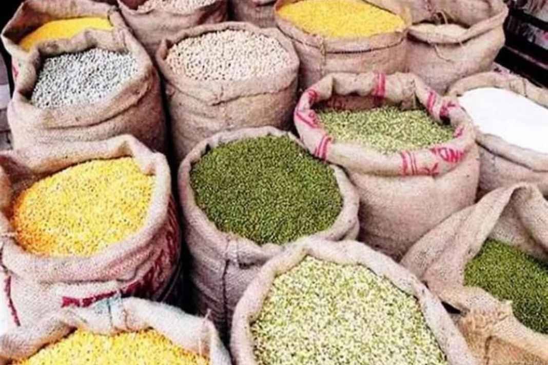 हिमाचल के राशन डिपुओं में बड़ा बदलाव: किसी दाल ने बिगाड़ा रसोई का बजट, तो कहीं मिली भारी राहत! Ration Depot