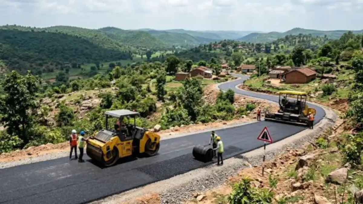 सोनभद्र में चमकेगी ग्रामीण सड़कों की किस्मत: 36 करोड़ की लागत से बिछेगा 17 मार्गों का जाल RoadConstruction