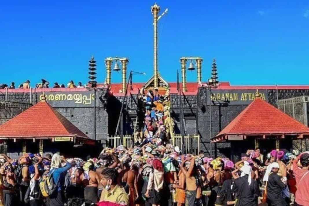 सबरीमाला मंदिर विवाद पर सुप्रीम कोर्ट में महामंथन, केंद्र सरकार ने महिलाओं के प्रवेश पर दिया बड़ा बयान SC hearing on Sabarimala Case