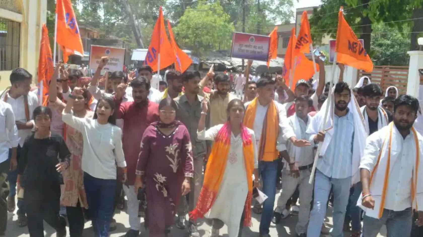 स्कूल प्रबंधक के वायरल वीडियो पर प्रशासन सख्त, एफआईआर के आदेश के साथ परिसर में प्रवेश पर रोक School Viral Video ABVP Protest