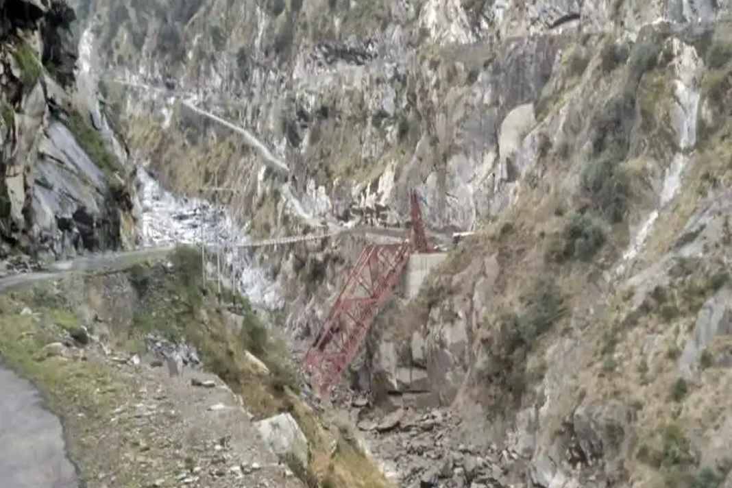 चंबा में कुदरत का भयंकर कहर! पलक झपकते ही जमींदोज हुआ 5 करोड़ का पुल, 80 साल का सपना टूटा Sinyur bridge collapses