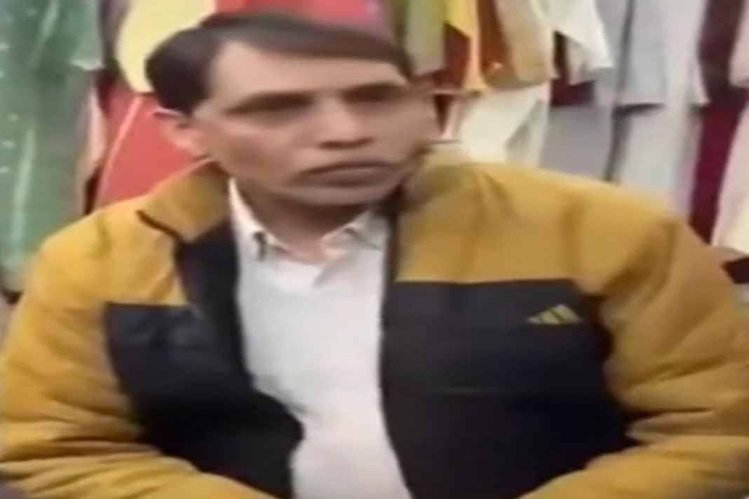 कुल्लू में शादी के कपड़ों का नाप देने गई युवती से टेलर की गंदी बात! भड़की महिलाओं ने किया हंगामा, वीडियो वायरल Tailor