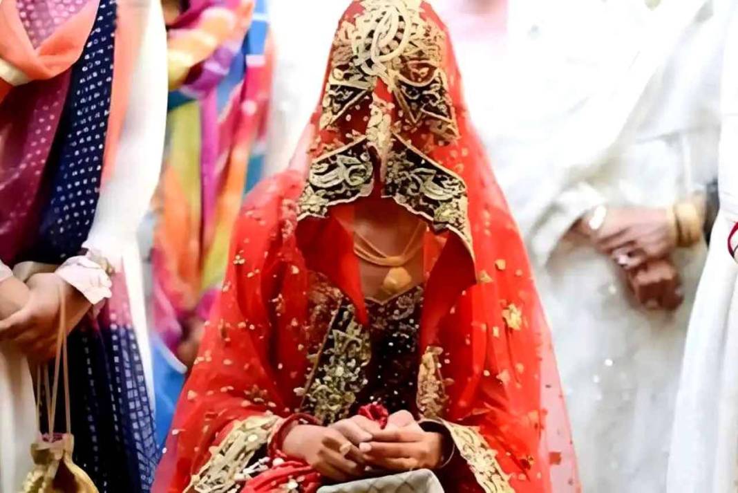 सुहागरात पर घूंघट उठाते ही दुल्हन ने किया ऐसा कांड! अस्पताल पहुंचा खून से लथपथ दूल्हा, रामपुर की खौफनाक रात का सच The bride slapped the groom