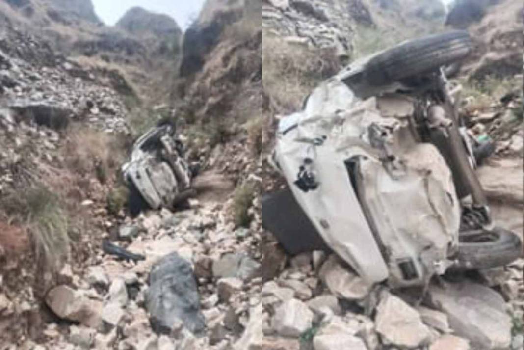 Sirmaur Road Accident: आधी रात को गहरी खाई में समाई तेज रफ्तार कार, चीख-पुकार से दहला सिरमौर, 2 की दर्दनाक मौत The car fell into a ditch near Chadhna in Nauhradhar.