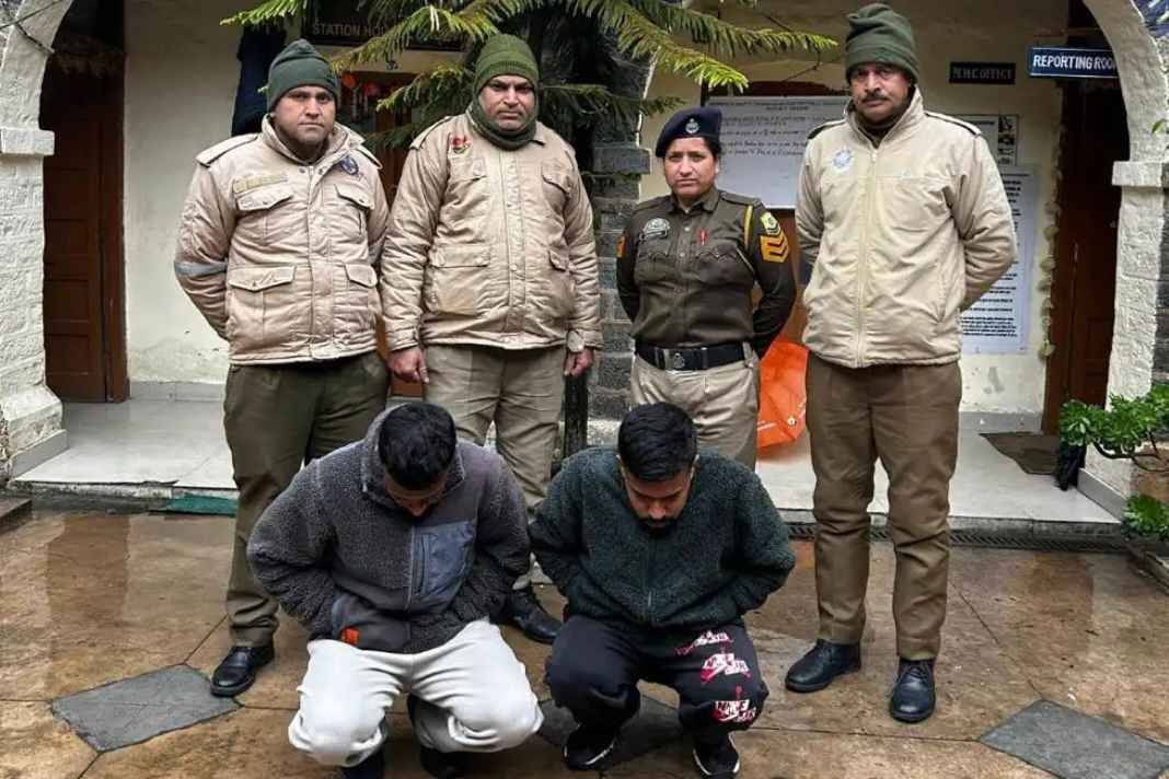 शिमला में नशे के सौदागरों पर पुलिस का बड़ा प्रहार: सगे भाई बेच रहे थे मौत का सामान, कृष्णानगर में छापेमारी से मचा हड़कंप Two Brothers Arrested with Chitta