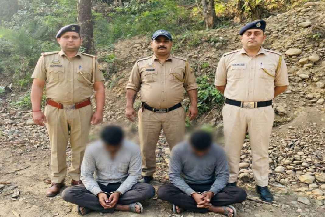 हिमाचल में नशे के सौदागरों पर पुलिस का बड़ा प्रहार: रक्कड़ में चरस के साथ दो तस्कर गिरफ्तार, जानें पूरी साजिश Two smugglers arrested with hashish in Rakkad