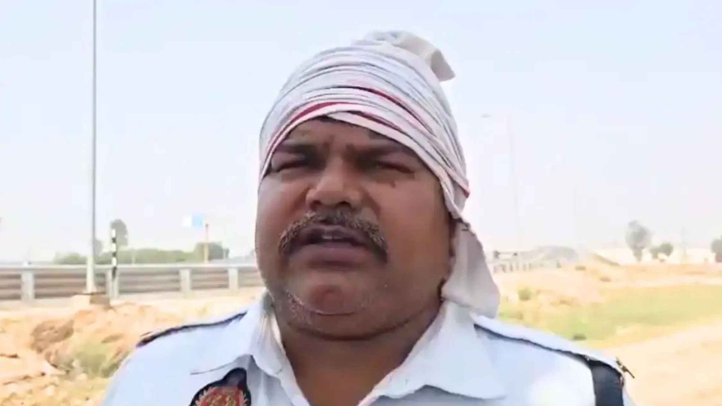 गंगा एक्सप्रेसवे पर पॉटी जाने पर अनुपस्थित दिखाने का आरोप, सिपाही का वीडियो वायरल, अफसर बोले- ‘टट्टी का ठेका ले रखा है क्या’ UP Police viral video