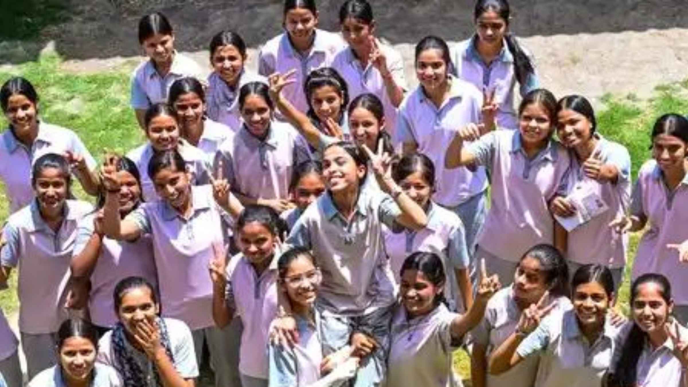 यूपी संस्कृत बोर्ड का रिजल्ट जारी, 95.91% छात्र पास; कन्नौज के सुजीत और प्रतापगढ़ की बेटियों ने मारी बाजी, लड़कियों ने हर क्लास में छोड़े लड़के पीछे UP Sanskrit Board result