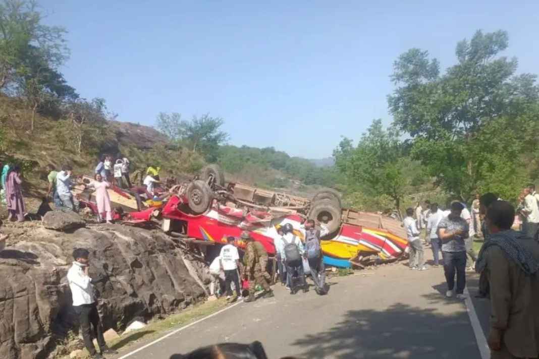 ऊधमपुर में दर्दनाक हादसा: खगोट के पास बस पलटी, 21 यात्रियों की मौके पर मौत, 31 घायलों को अस्पताल भेजा गया Udhampur Jammu and Kashmir