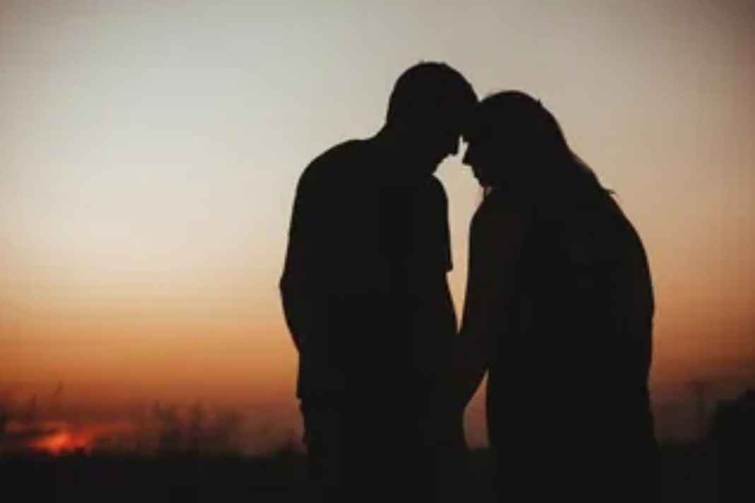 जमुई में हैवानियत: प्रेमी को भगाया, लड़की को सरेआम बालों से घसीटकर पीटा, खौफनाक वीडियो वायरल brutality against a couple