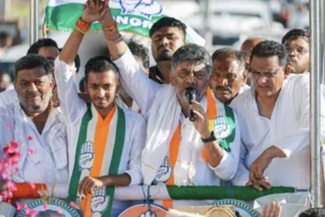 कर्नाटक कांग्रेस में भारी बगावत? 30 विधायक अचानक पहुंचे दिल्ली, क्या कुर्सी छोड़ेंगे सीएम सिद्धारमैया! congress mlas delhi