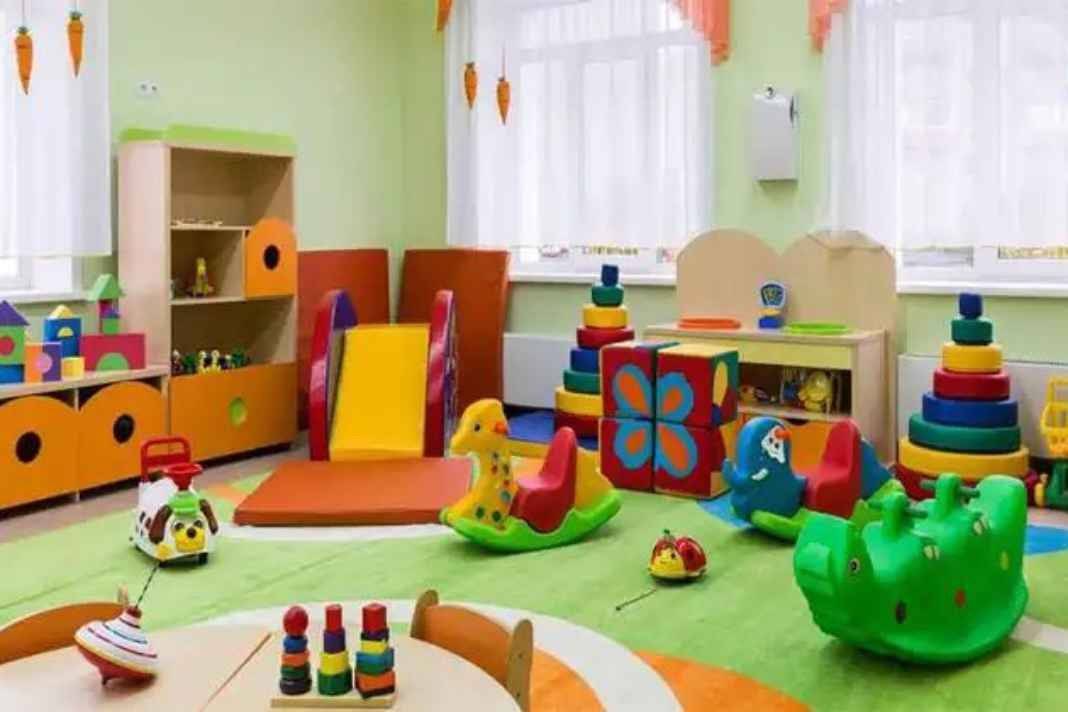 कामकाजी महिलाओं को सरकार का बड़ा तोहफा: 152 नए क्रैच केंद्रों में बंपर भर्ती, जानें कैसे मिलेगी नौकरी और कितनी होगी सैलरी crutch