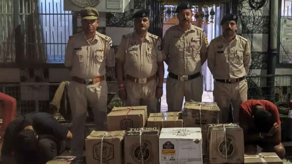 शिमला में पुलिस की गुप्त नाकेबंदी! गाड़ी की तलाशी लेते ही फटी रह गई आंखें, मिला 218 बोतलों का जखीरा illegal liquor