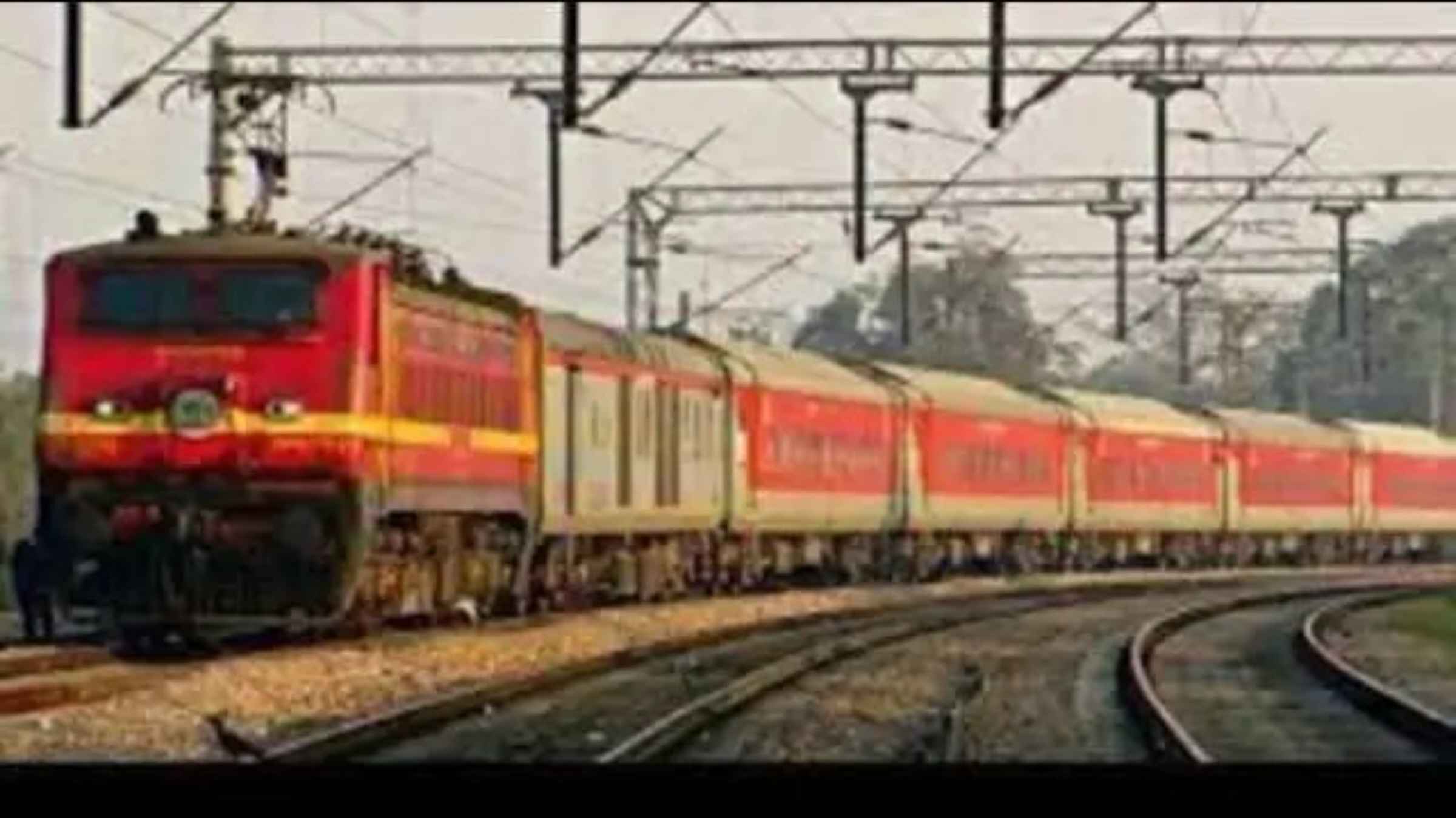 प्रतापगढ़ जंक्शन पर ट्रेनों की लेट-लतीफी से मचा हाहाकार, साकेत और काशी विश्वनाथ समेत कई गाड़ियां घंटों विलंब indian railways train status