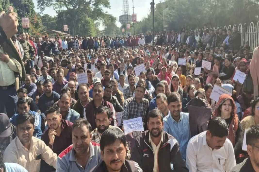 उत्तराखंड में उपनल कर्मियों पर सरकार का नया फरमान: सीधी भर्ती से पहले लेनी होगी मंजूरी, हजारों कर्मचारियों के भविष्य पर लटकी तलवार recruitment of sub-contractors