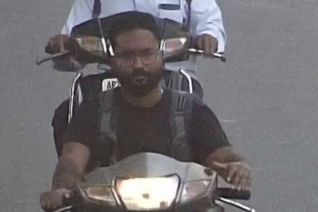 हैदराबाद में गजब का ‘चमत्कार’: तीन महीने पहले चोरी हुआ स्कूटर सड़क पर दौड़ते मिला, मालिक के पास पहुंचा चालान तो उड़े होश stolen scooter