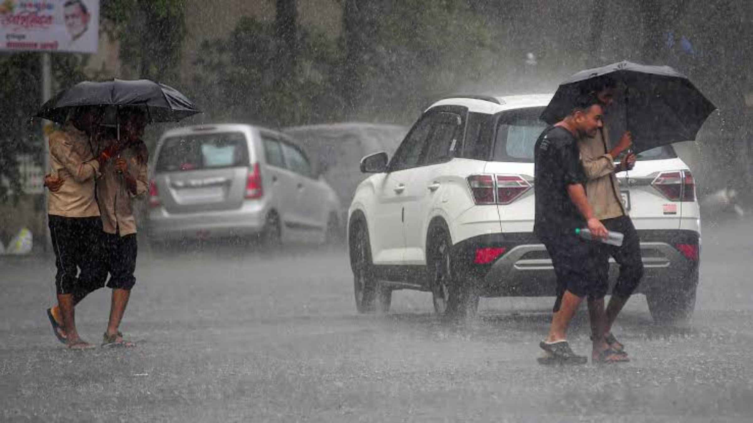 भीषण गर्मी के बीच राहत की आहट: दिल्ली-NCR में धूल भरी आंधी और बारिश का अलर्ट, जानें अगले 2 घंटों का हाल weather update delhi rain alert