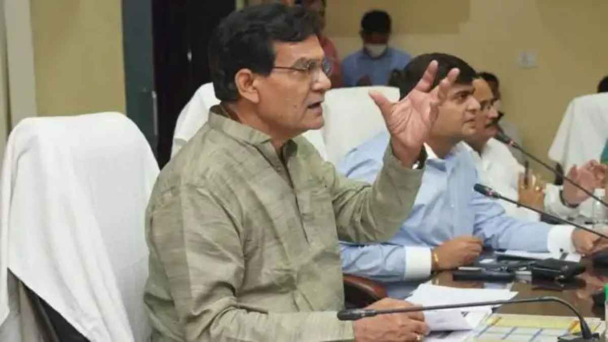 बिजली उपभोक्ताओं की शिकायतों पर सख्त हुए ऊर्जा मंत्री एके शर्मा, कहा- ‘सिर्फ शिकायत आगे बढ़ाना काफी नहीं, समाधान जरूरी’ AK Sharma
