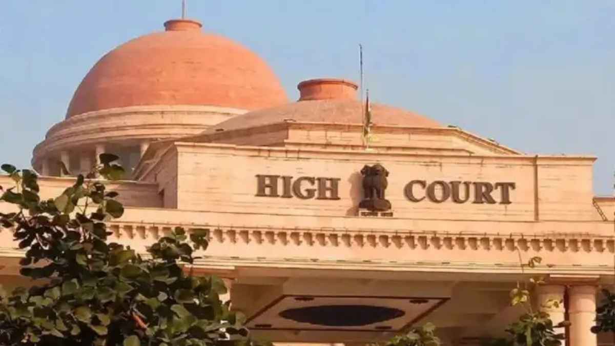 कैसरबाग अतिक्रमण विवाद: हाई कोर्ट की सख्त टिप्पणी, लाठियां बांटने पर वकीलों को दी अवमानना की चेतावनी AllahabadHighCourt