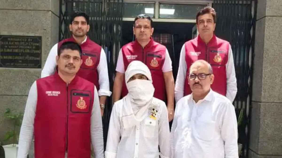 मनाली के नामी कैफे में वेटर बना बैठा था दिल्ली का खूंखार भगोड़ा, क्राइम ब्रांच ने फिल्मी स्टाइल में दबोचा Arms smuggling
