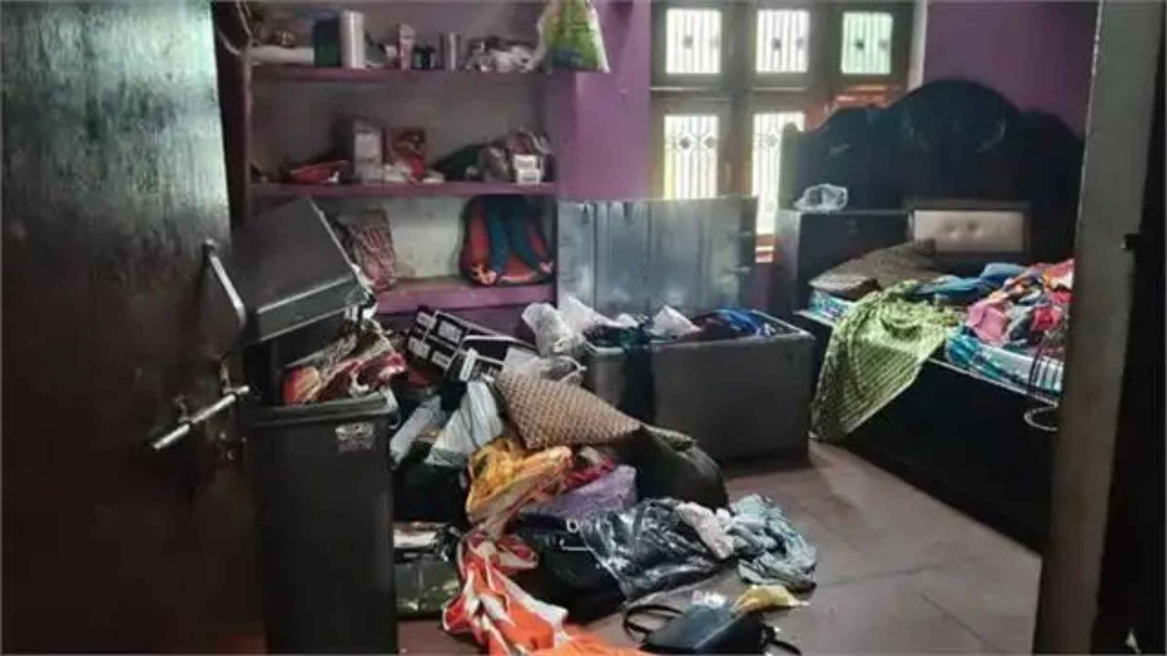 यूपी के बाराबंकी में डकैतों का तांडव, कारोबारी के परिवार को बंधक बनाकर एक करोड़ से ज्यादा की सनसनीखेज लूट Barabanki Crime News