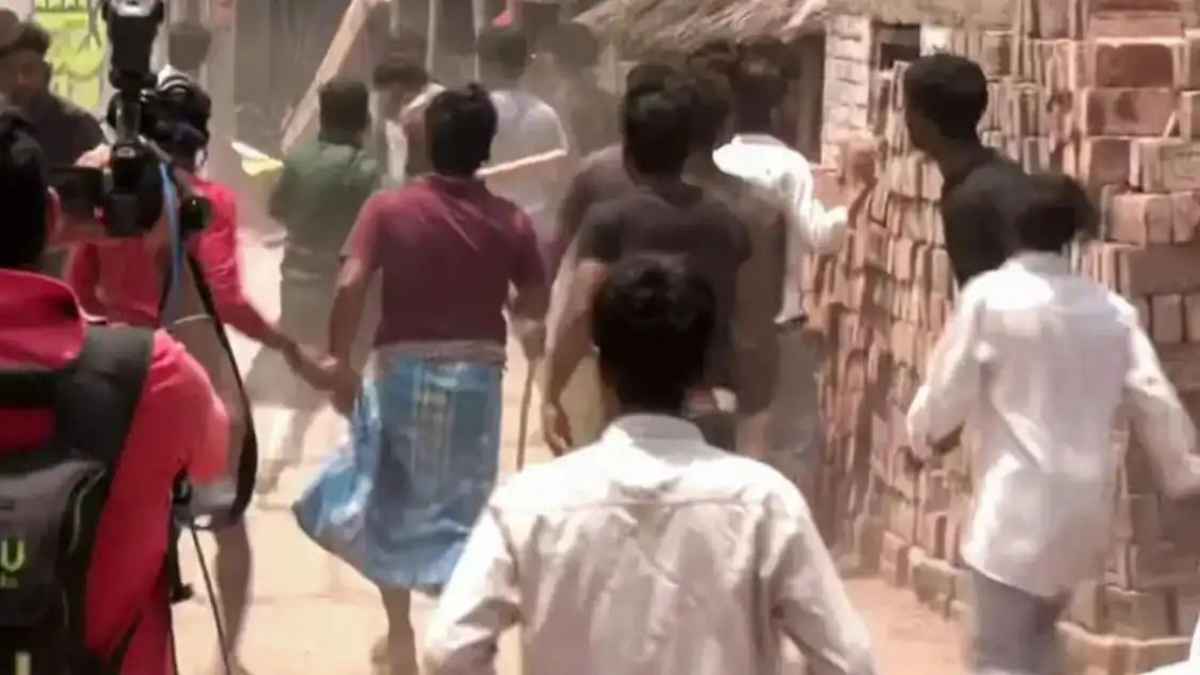 पश्चिम बंगाल में चुनाव बाद हिंसा का तांडव: बसीरहाट में बीजेपी कार्यकर्ता को मारी गोली, संदेशखाली में सुरक्षाबलों पर हमला Bloody clash over flag hoisting in West Bengal