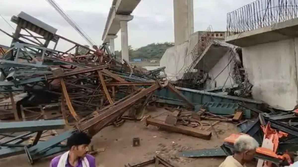 UP Bridge Collapse: हमीरपुर में बेतवा नदी का निर्माणाधीन पुल ढहा, मलबे में दबने से 6 मजदूरों की दर्दनाक मौत! BridgeCollapse