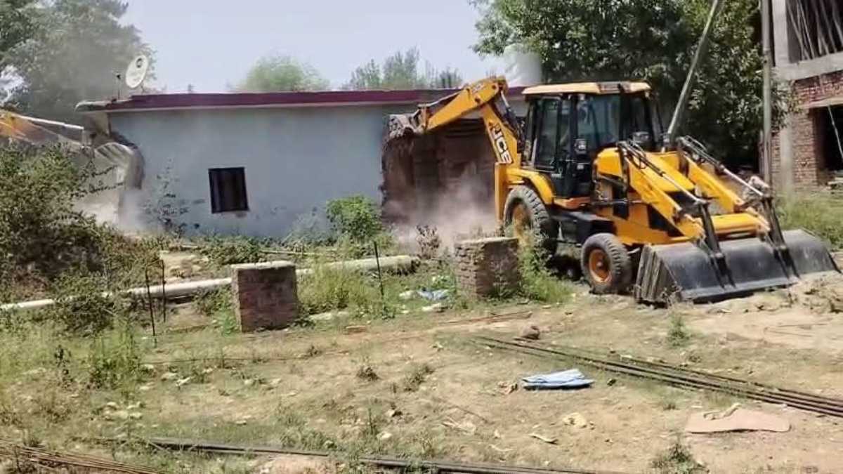 हिमाचल प्रदेश में नशा माफिया पर मुख्यमंत्री सुक्खू का बड़ा एक्शन, बुलडोज़र और जब्ती की कार्रवाई से क्यों मचा हड़कंप? Bulldozer action against mafia in Nurpur